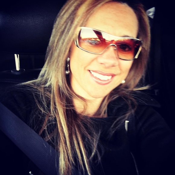 Meet your Posher, Josiane - Picture 1 of 1